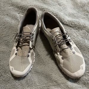 Womens ON running shoe
